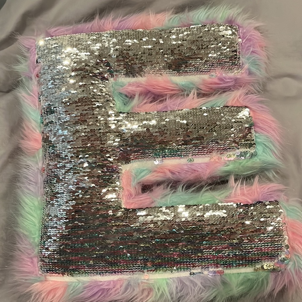 E pillow with reversible sequins!